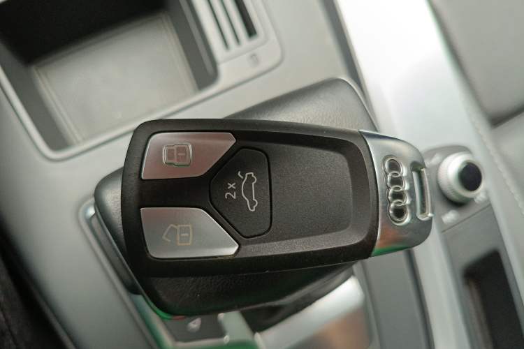 Used Audi A4L 2024 40 TFSI Fashion Dynamic Model Vehicle Key