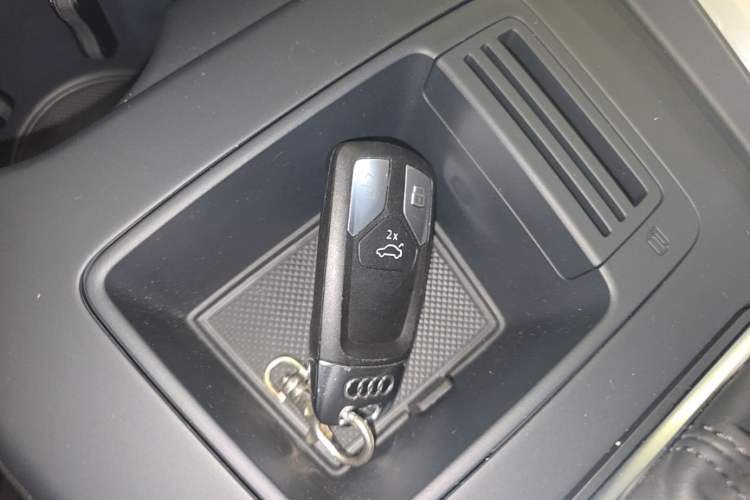 Used Audi A4L 2024 40 TFSI Fashion Dynamic Model Vehicle Key