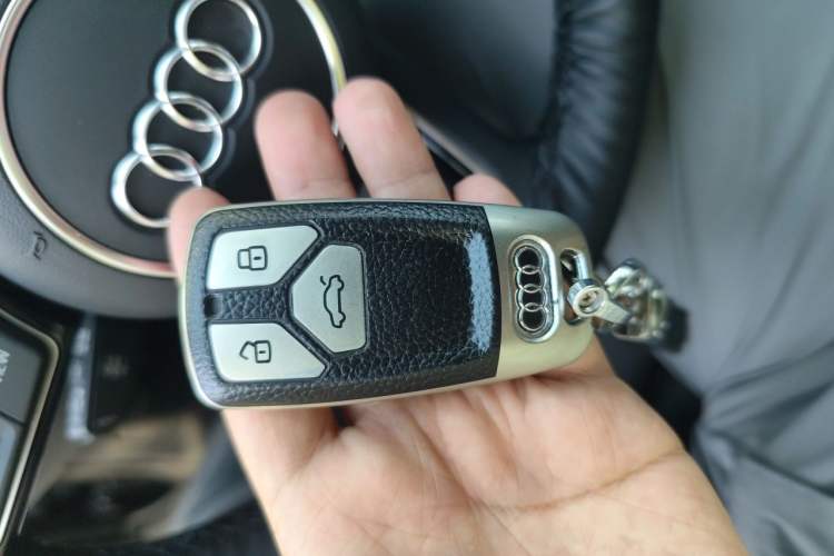 Used Audi A4L 2024 40 TFSI Fashion Dynamic Model Vehicle Key