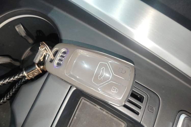 Used Audi A4L 2024 40 TFSI Fashion Dynamic Model Vehicle Key