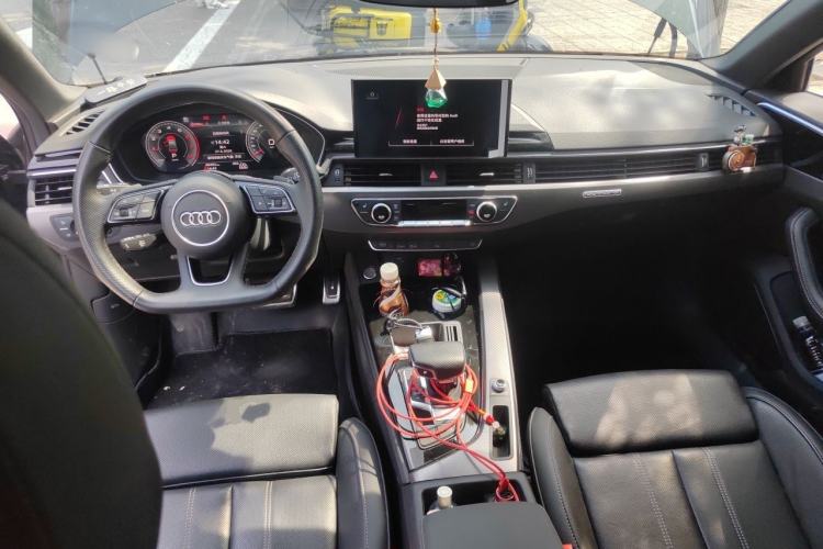 Used Audi A4L  Center Console