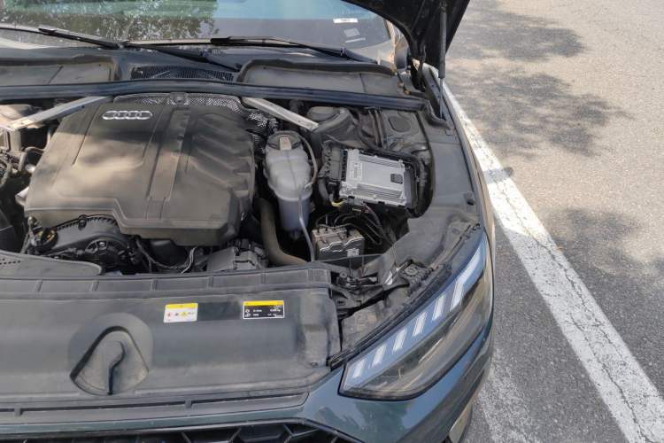 Used Audi A4L  Engine Bay Left