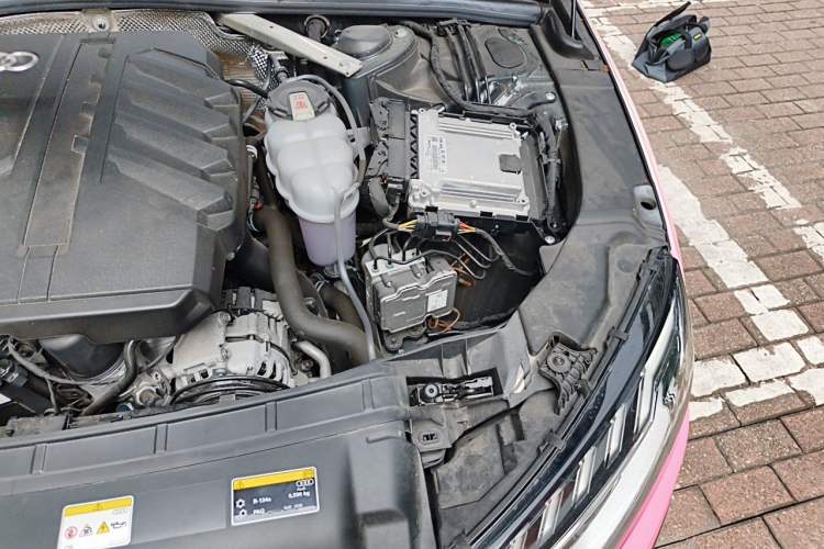 Used Audi A4L 2024 40 TFSI Luxury Dynamic Edition Engine Bay Left
