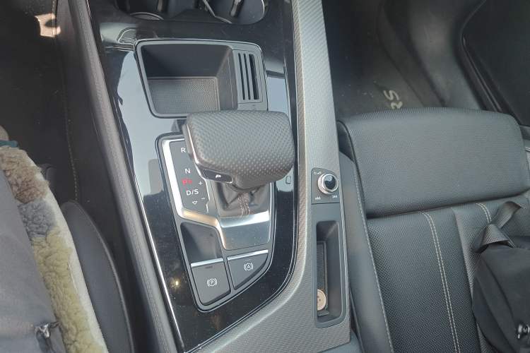 Used Audi A4L 2024 40 TFSI quattro RS Performance Package Gear Lever