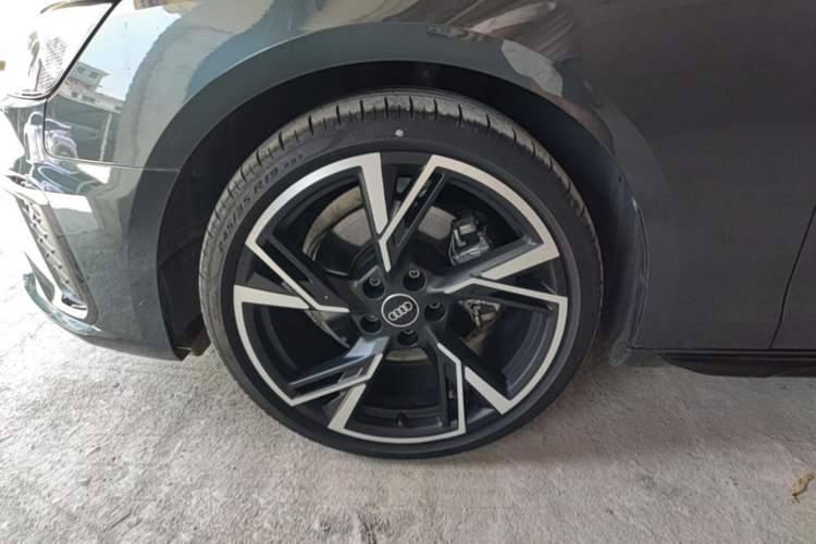 Used Audi A4L 2024 40 TFSI quattro RS Performance Package Left Front Wheel Hub