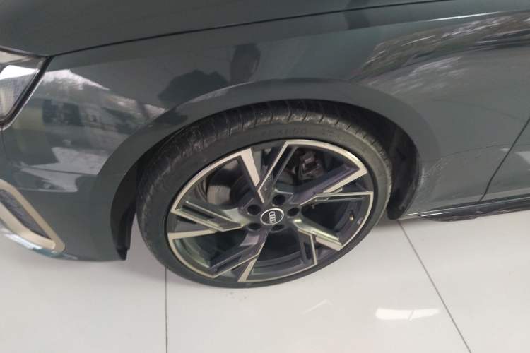 Used Audi A4L 2024 40 TFSI quattro RS Performance Package Left Front Wheel Hub
