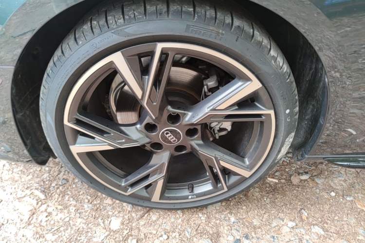 Used Audi A4L 2024 40 TFSI quattro RS Performance Package Left Front Wheel Hub