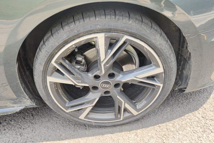 Used Audi A4L 2024 40 TFSI quattro RS Performance Package Right Front Wheel Hub