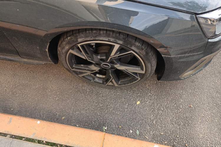 Used Audi A4L 2024 40 TFSI quattro RS Performance Package Right Front Wheel Hub