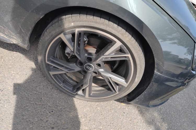 Used Audi A4L  Right Front Wheel Hub