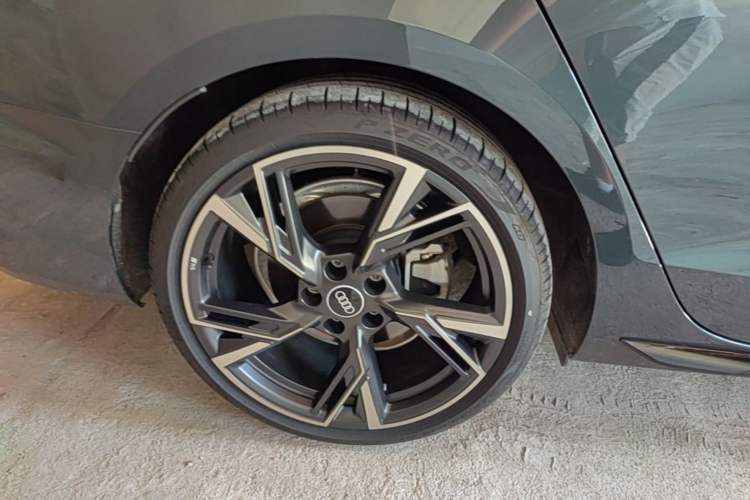 Used Audi A4L 2024 40 TFSI quattro RS Performance Package Right Rear Wheel Hub