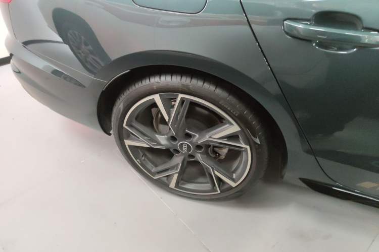 Used Audi A4L 2024 40 TFSI quattro RS Performance Package Right Rear Wheel Hub