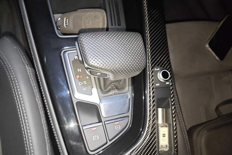 Used Audi A4L 2024 45 TFSI quattro Prestige Dynamic Edition Gear Lever