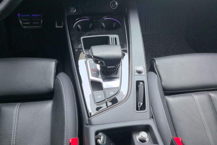Used Audi A4L 2024 40 TFSI Luxury Dynamic Edition Gear Lever
