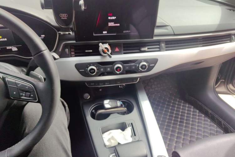 Used Audi A4L 2024 40 TFSI Fashion Dynamic Model Audio And AC Panel
