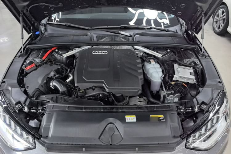 Used Audi A4L 2024 40 TFSI Fashion Dynamic Model Engine Bay