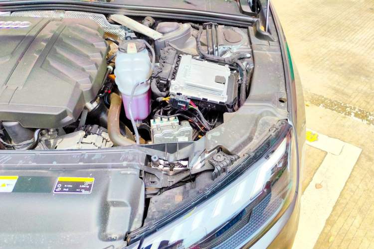 Used Audi A4L 2024 40 TFSI quattro RS Performance Package Engine Bay Left