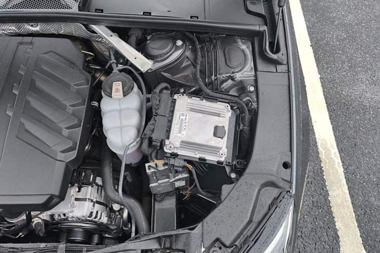 Used Audi A4L 2024 40 TFSI Luxury Dynamic Edition Engine Bay Left