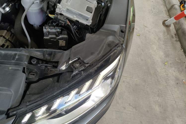 Used Audi A4L 2024 40 TFSI Luxury Dynamic Edition Engine Bay Left