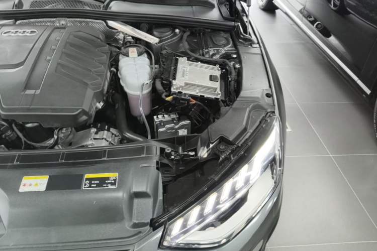 Used Audi A4L 2024 40 TFSI Luxury Dynamic Edition Engine Bay Left