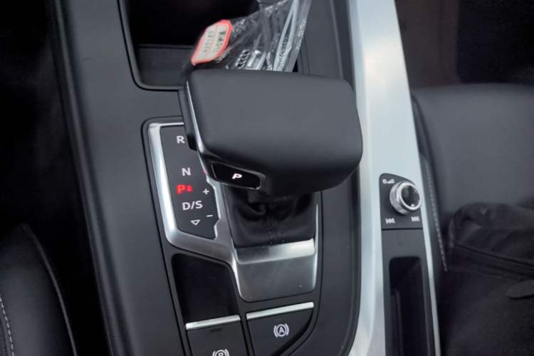 Used Audi A4L 2024 40 TFSI Fashion Dynamic Model Gear Lever
