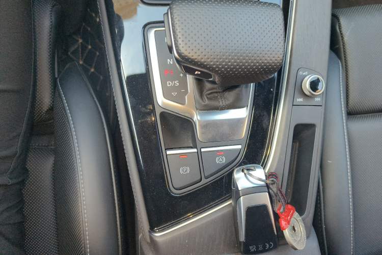 Used Audi A4L 2024 40 TFSI Luxury Dynamic Edition Gear Lever