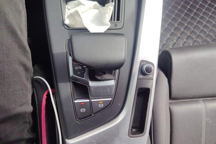 Used Audi A4L 2024 40 TFSI Fashion Dynamic Model Gear Lever