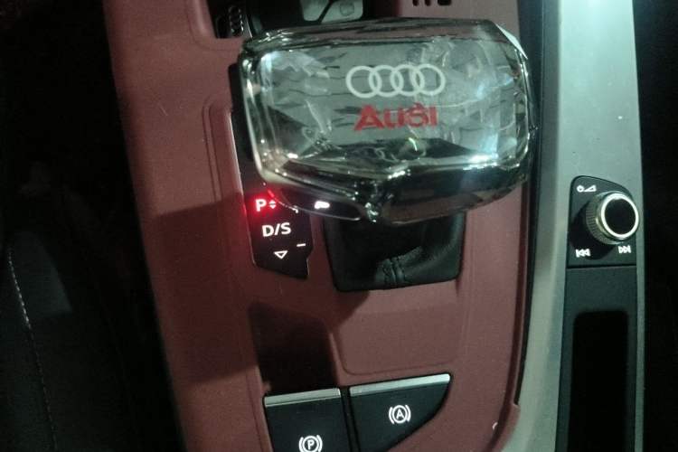 Used Audi A4L 2024 40 TFSI Fashion Dynamic Model Gear Lever
