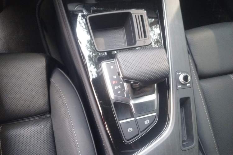 Used Audi A4L 2024 40 TFSI Luxury Dynamic Edition Gear Lever