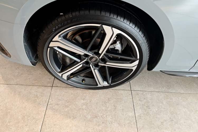Used Audi A4L 2024 40 TFSI Luxury Dynamic Edition Left Front Wheel Hub