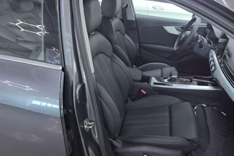 Used Audi A4L 2024 40 TFSI Fashion Dynamic Model Right Front Seat