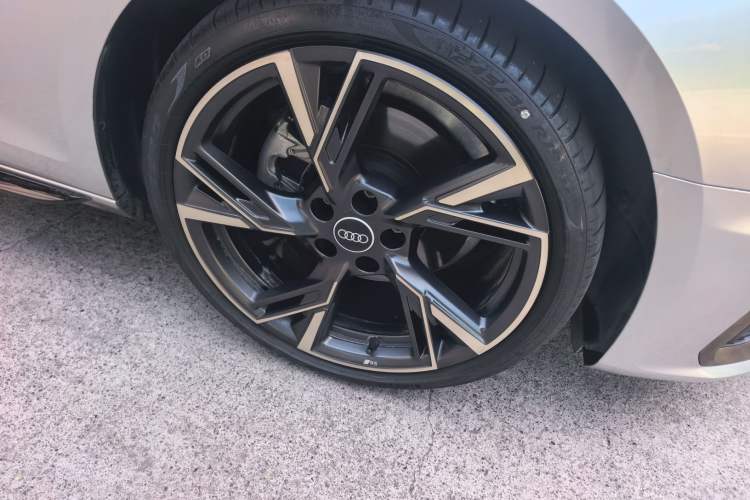 Used Audi A4L 2024 40 TFSI quattro RS Performance Package Right Front Wheel Hub
