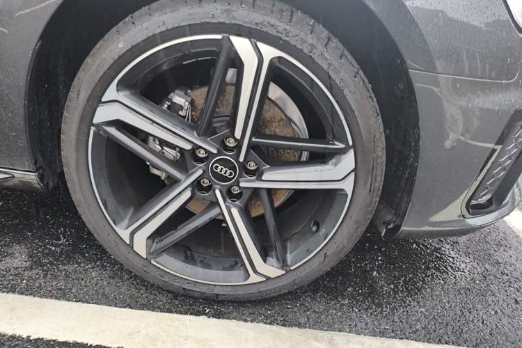 Used Audi A4L 2024 40 TFSI Luxury Dynamic Edition Right Front Wheel Hub
