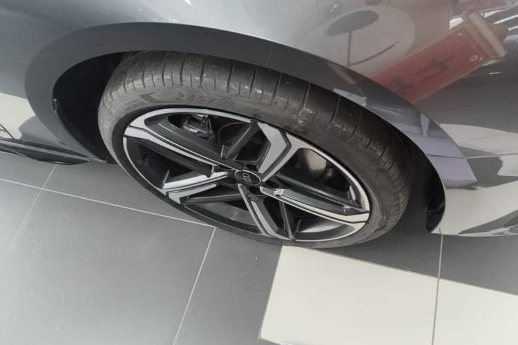Used Audi A4L 2024 40 TFSI Luxury Dynamic Edition Right Front Wheel Hub