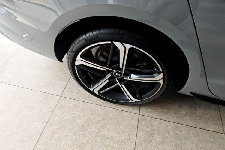 Used Audi A4L 2024 40 TFSI Luxury Dynamic Edition Right Rear Wheel Hub
