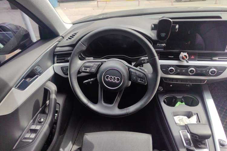 Used Audi A4L 2024 40 TFSI Fashion Dynamic Model Steering Wheel