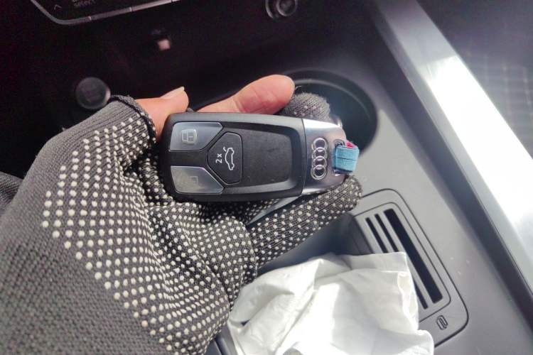 Used Audi A4L 2024 40 TFSI Fashion Dynamic Model Vehicle Key