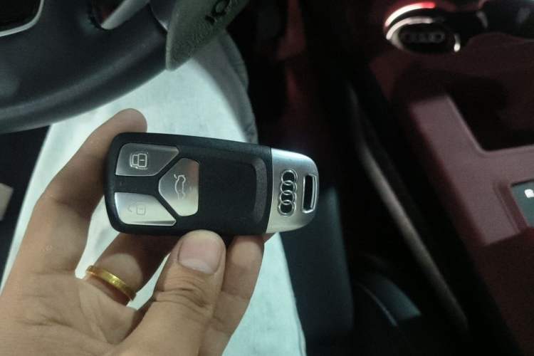 Used Audi A4L 2024 40 TFSI Fashion Dynamic Model Vehicle Key