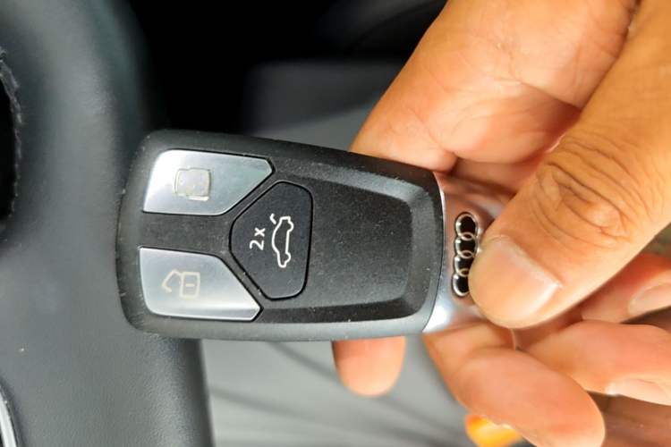 Used Audi A4L 2024 40 TFSI Luxury Dynamic Edition Vehicle Key