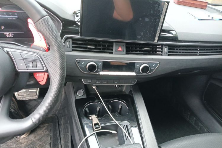 Used Audi A4L 2024 40 TFSI Luxury Dynamic Edition Audio And AC Panel