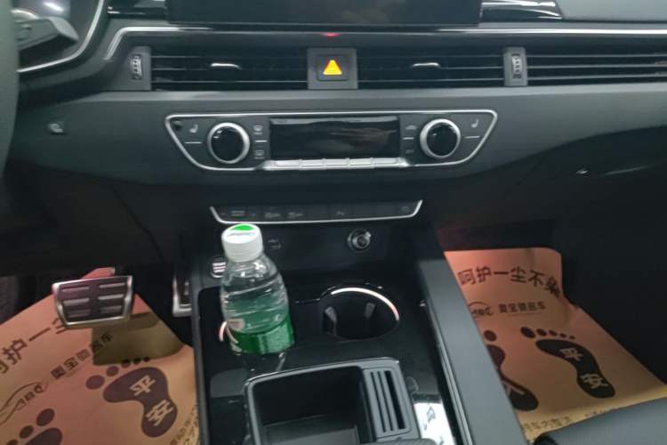 Used Audi A4L 2024 40 TFSI Luxury Dynamic Edition Audio And AC Panel