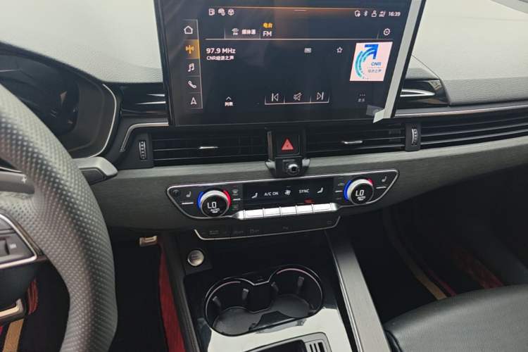 Used Audi A4L 2024 40 TFSI Luxury Dynamic Edition Audio And AC Panel