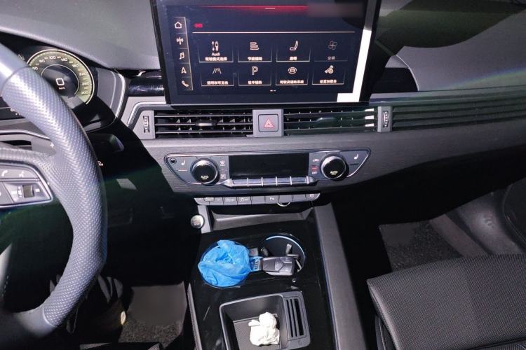 Used Audi A4L 2024 40 TFSI Luxury Dynamic Edition Audio And AC Panel