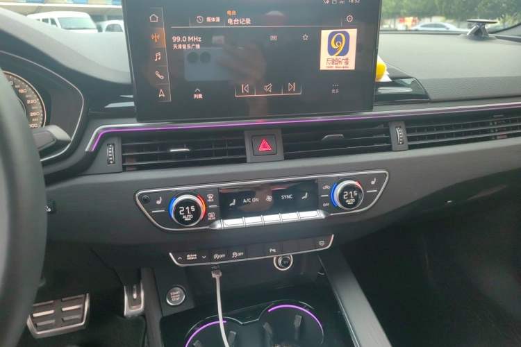 Used Audi A4L 2024 40 TFSI Luxury Dynamic Edition Audio And AC Panel