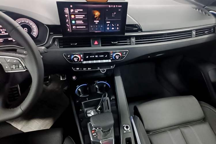Used Audi A4L 2024 40 TFSI Luxury Dynamic Edition Audio And AC Panel