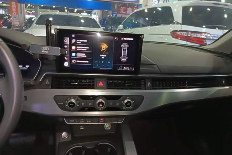 Used Audi A4L 2024 40 TFSI Fashion Dynamic Model Audio And AC Panel