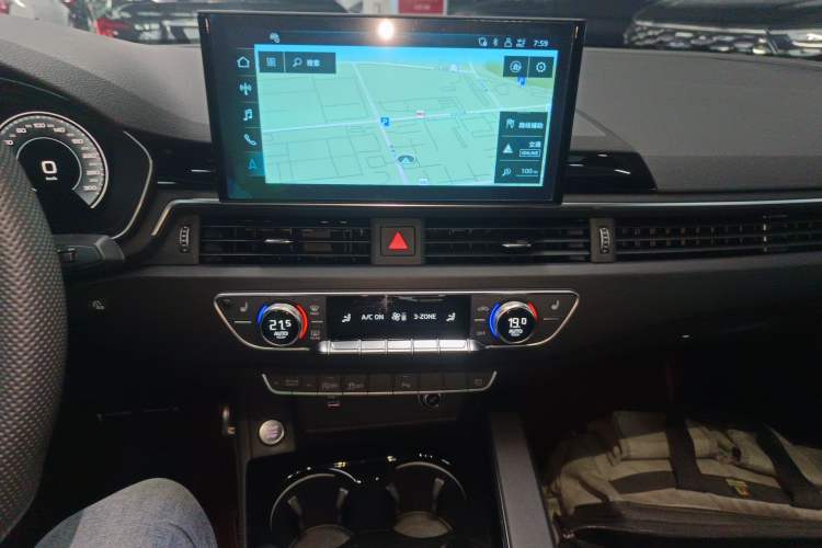 Used Audi A4L 2024 40 TFSI Luxury Dynamic Edition Audio And AC Panel