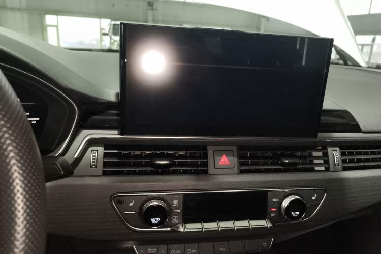 Used Audi A4L 2024 40 TFSI Luxury Dynamic Edition Audio And AC Panel