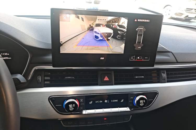 Used Audi A4L 2024 40 TFSI Fashion Dynamic Model Audio And AC Panel