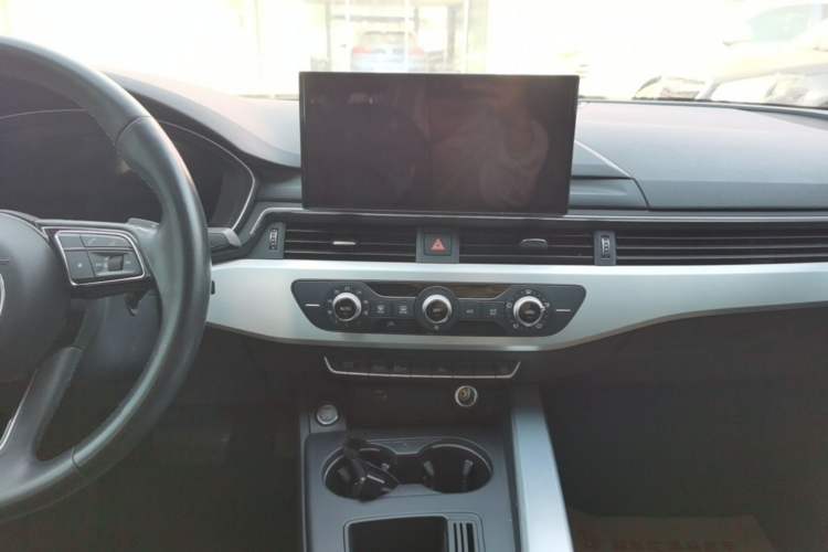 Used Audi A4L 2024 40 TFSI Fashion Dynamic Model Audio And AC Panel